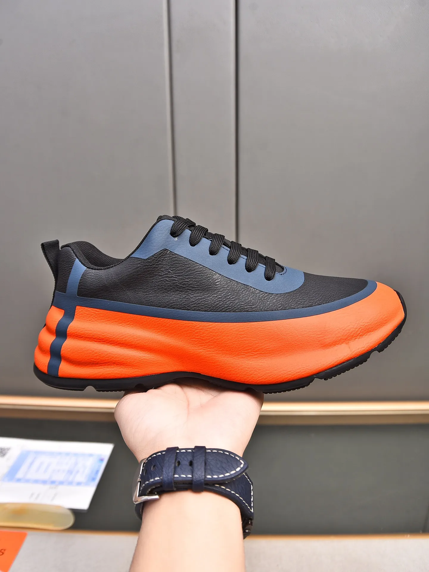 Men's shoes 💰560 [Hermes] New sports shoes Hermès are the most comfortable shoes, no one else⃣️, very light on the feet and very good-looking, you will not feel tired when you go shopping and running around 👍 Very light and comfortable, extremely light, suitable for both sports and leisure, and feel great when stepping on them! It’s up to you to choose, there’s always what you want~ ✔️Material: imported first-layer cowhide ✔️Inner lining: breathable mesh ✔️Outsole: genuine leather bottom ✔️Size: Men’s 38-44 (45 custom-made)